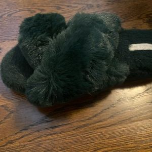 Green women’s slippers, never worn, to small, size 7/8; very soft and nice